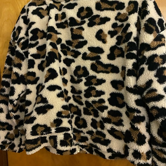 Love and joy leopard print Sherpa jacket. - Picture 3 of 3